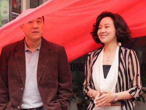 48岁的闫妮承认整容，正在开展姐弟恋